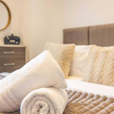 Central Windsor 1 Bedroom Gem,Shared Garden المظهر الخارجي الصورة