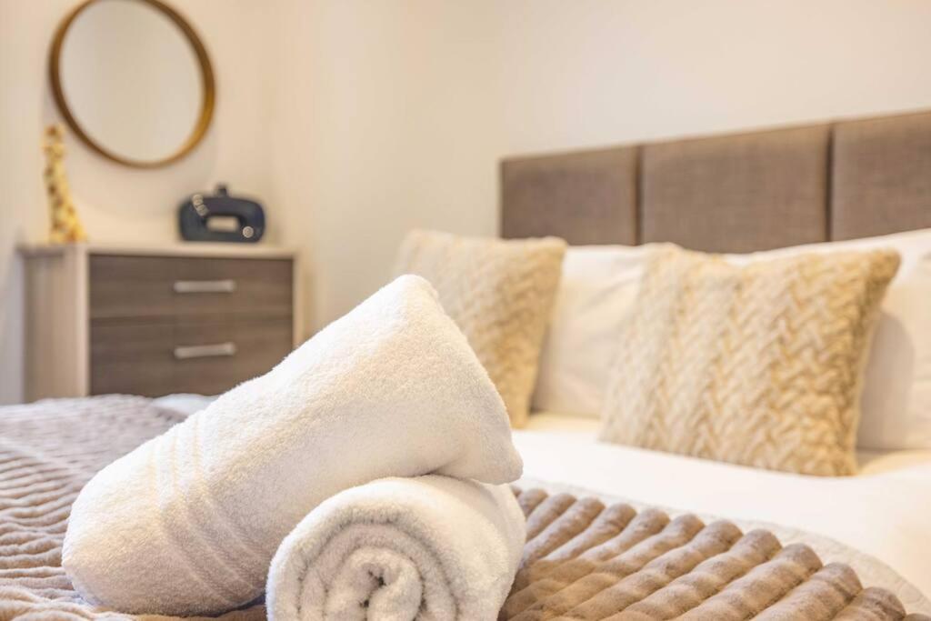 Central Windsor 1 Bedroom Gem,Shared Garden المظهر الخارجي الصورة